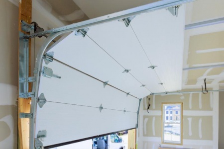 Portes de garage modernes, quels critères privilégier pour votre sécurité