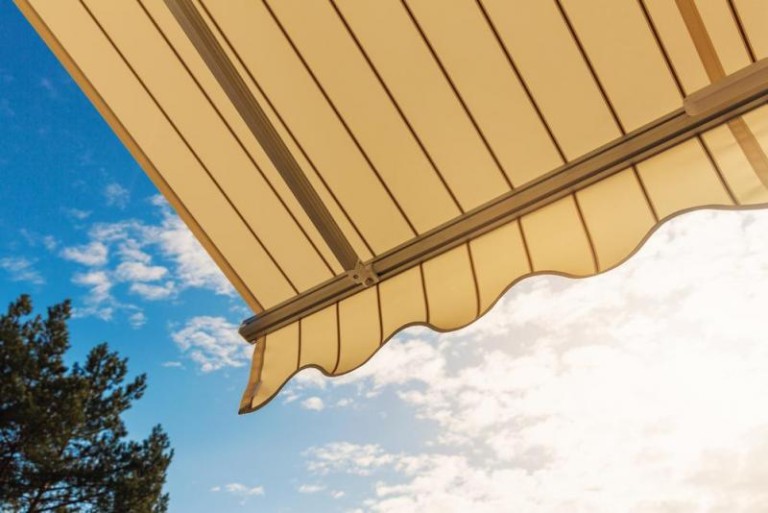 Stores extérieurs à Etain, comment optimiser votre protection solaire ?